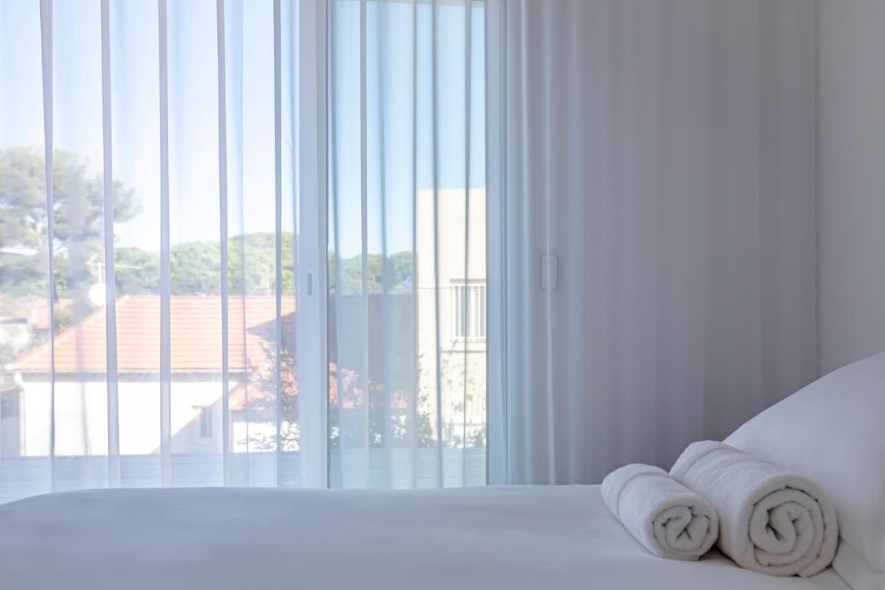 Hotel La Reine Jane Hyères Екстериор снимка
