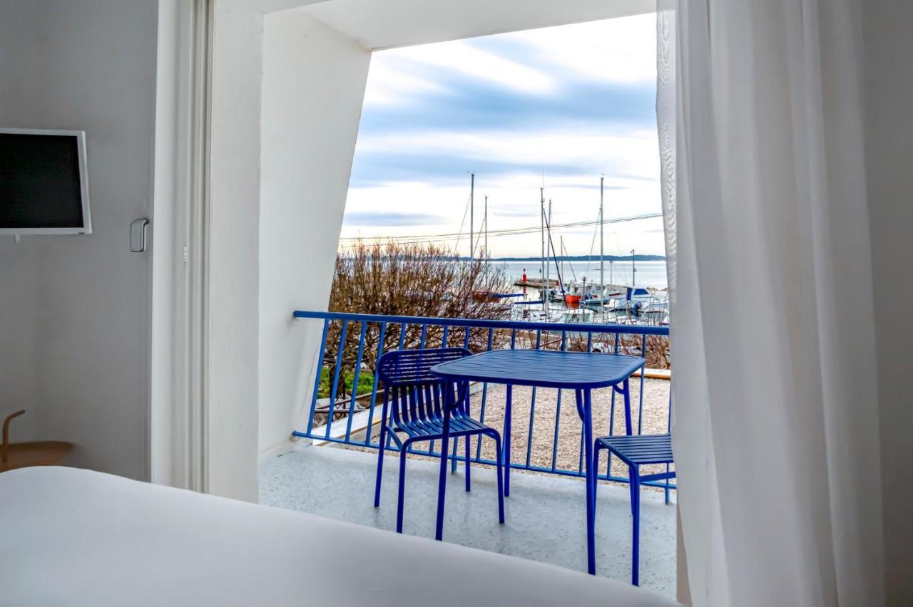 Hotel La Reine Jane Hyères Екстериор снимка