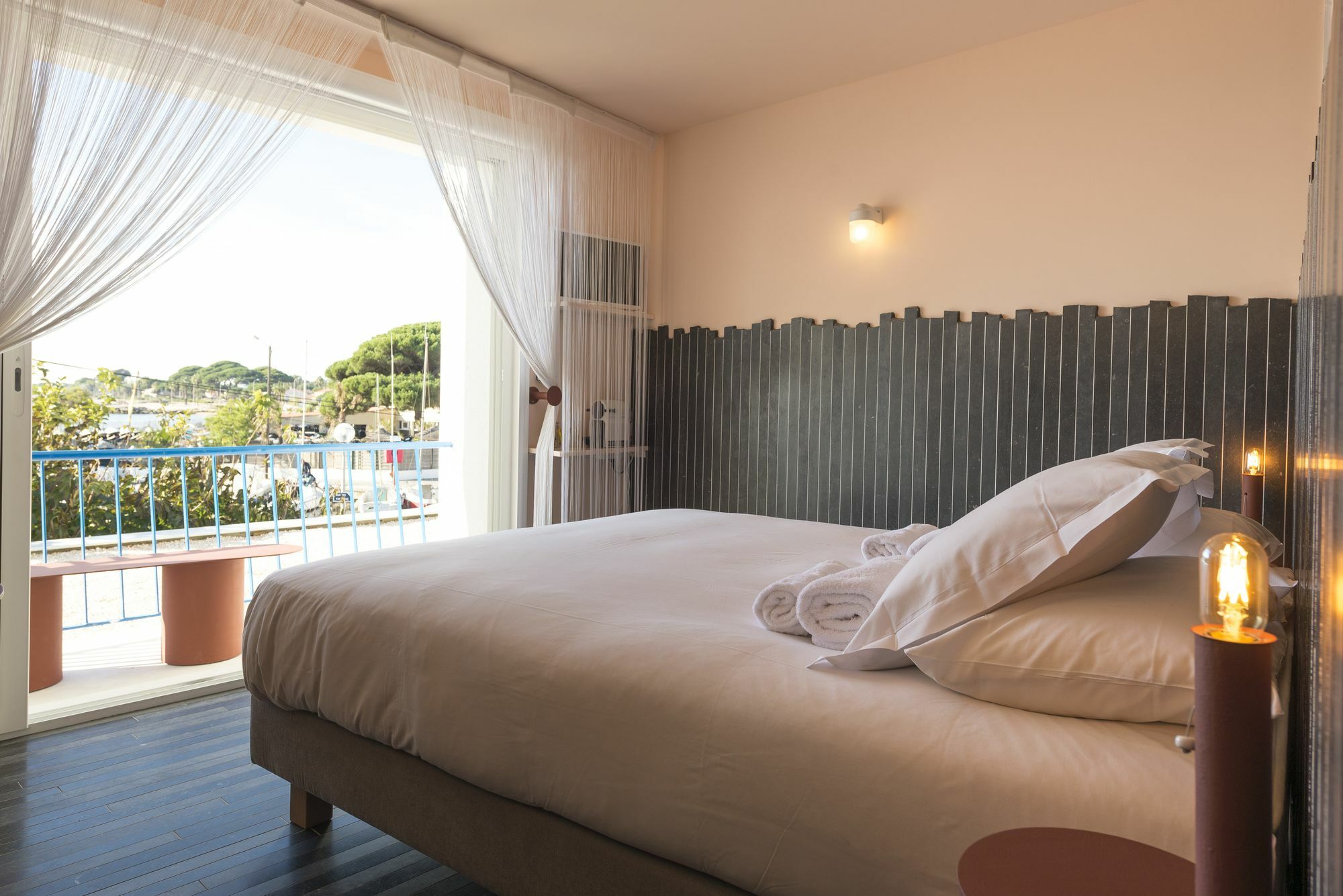 Hotel La Reine Jane Hyères Екстериор снимка